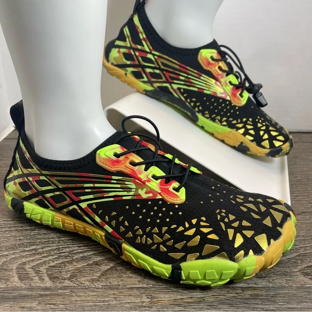Women’s outdoor Geometric Sneakers. Quick dry. Pre-owned. Size 40.